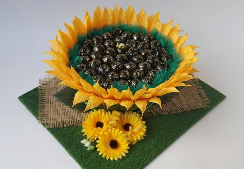 Поделка из конфет