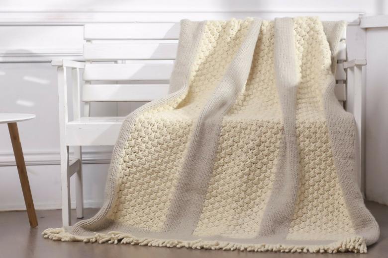 Плед связанный спицами и крючком 