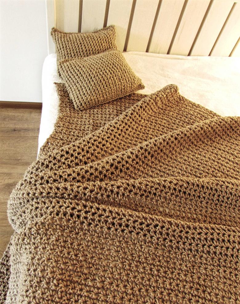 Плед связанный спицами и крючком 