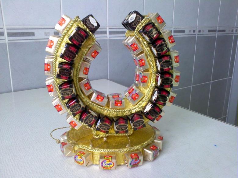 Поделка из конфет