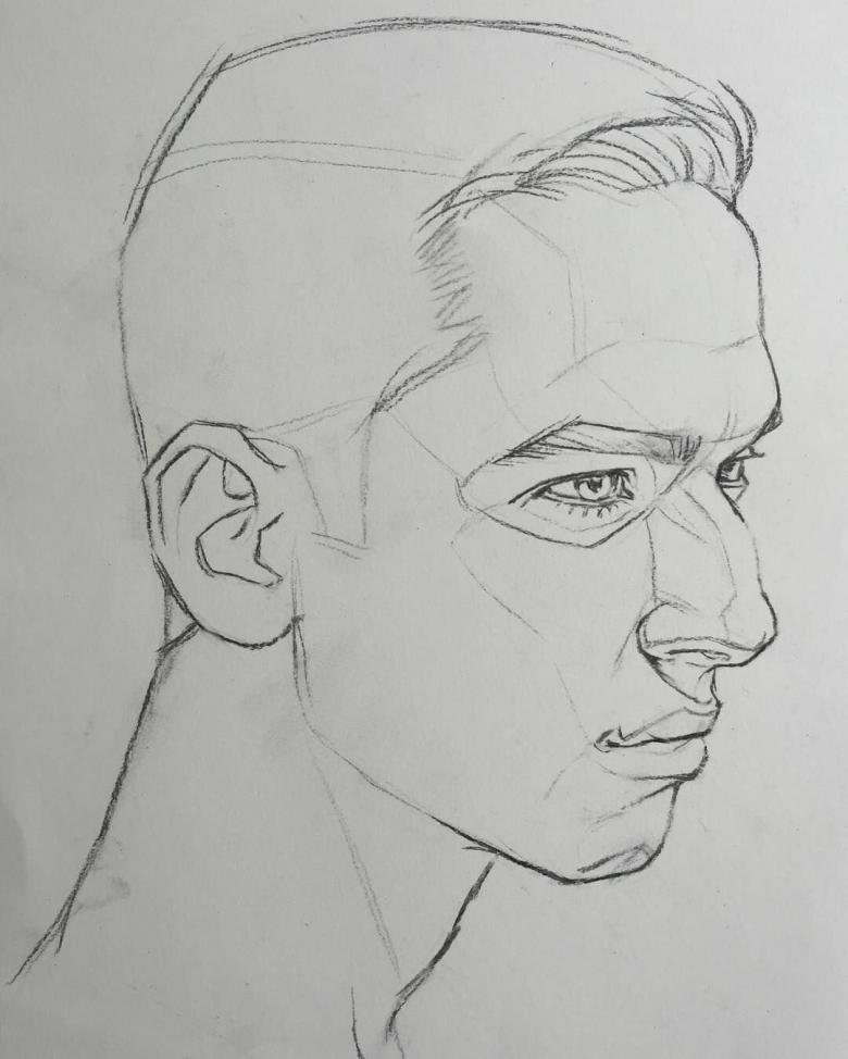 Нарисованное лицо карандашом