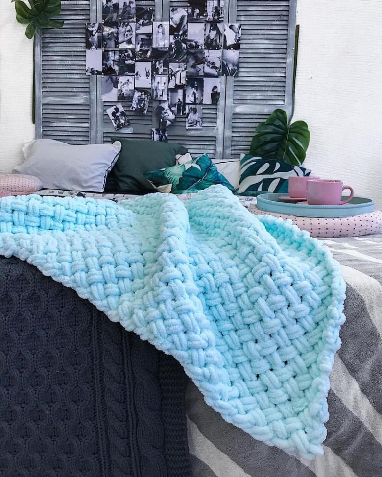 Плед связанный спицами и крючком 