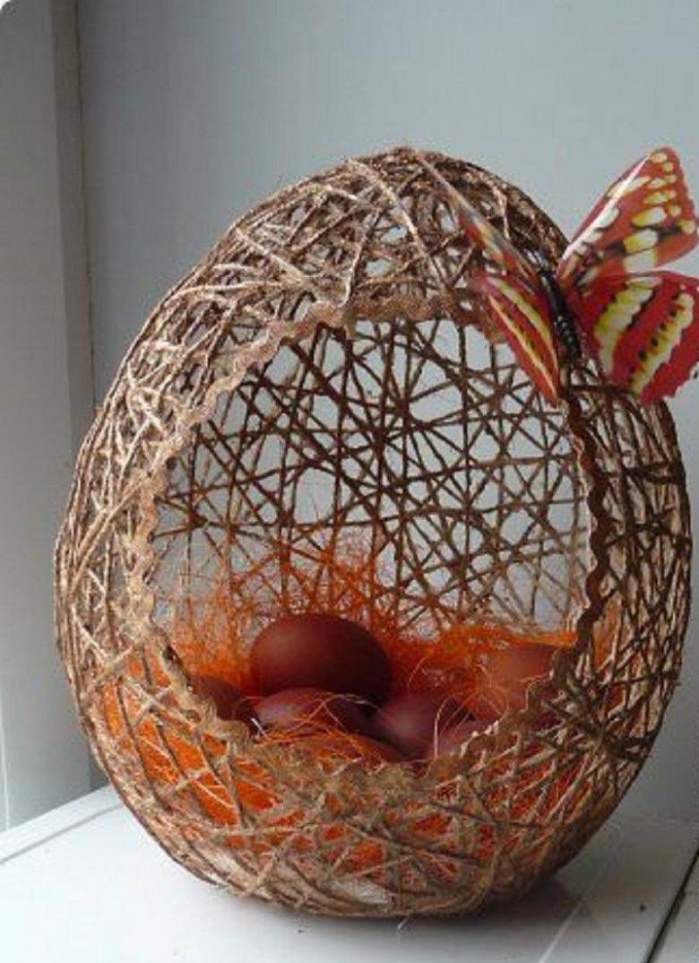 Поделка из ниток и ткани