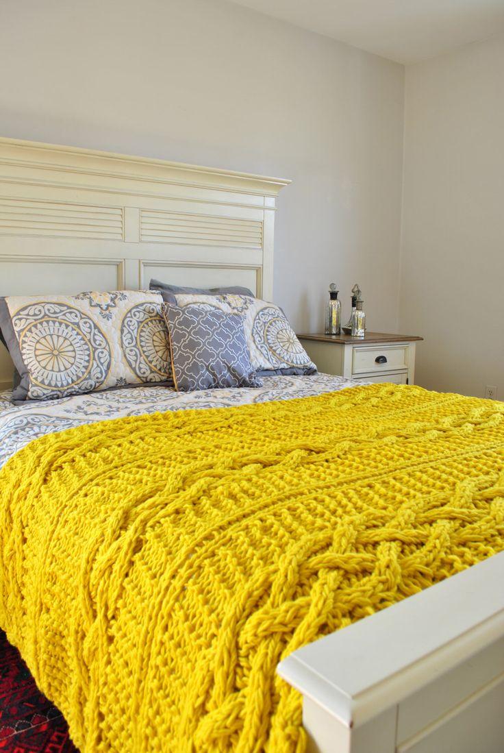 Плед связанный спицами и крючком 