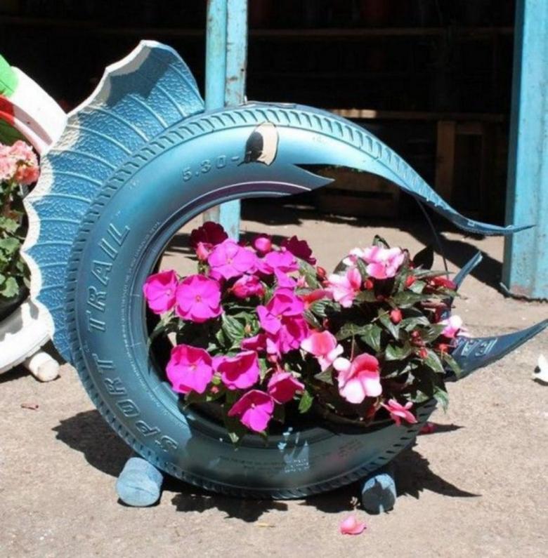 Поделка из дачного хлама