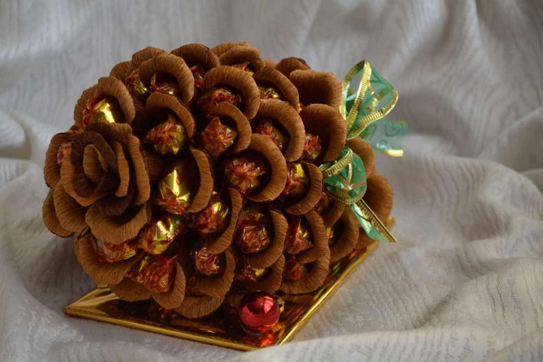 Поделка из конфет