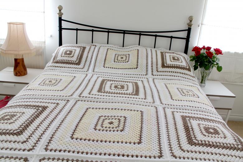 Плед связанный спицами и крючком 