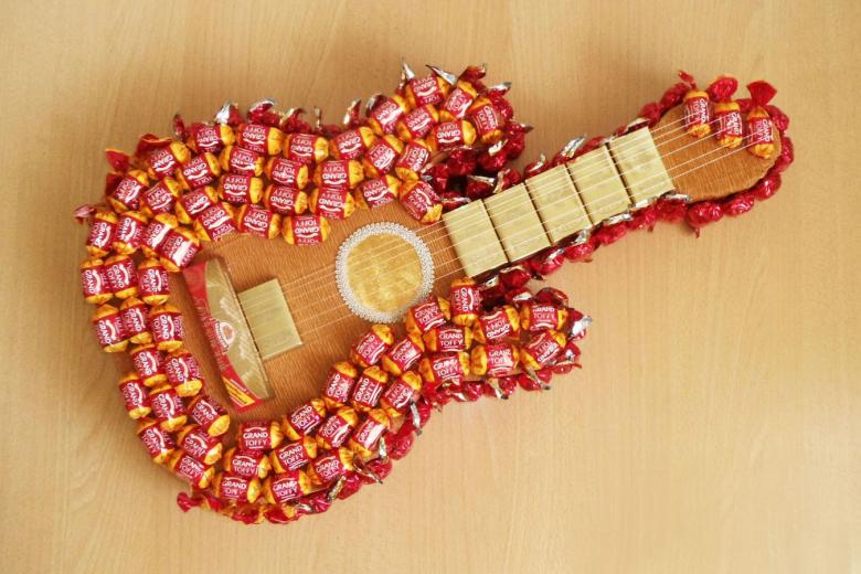 Поделка из конфет