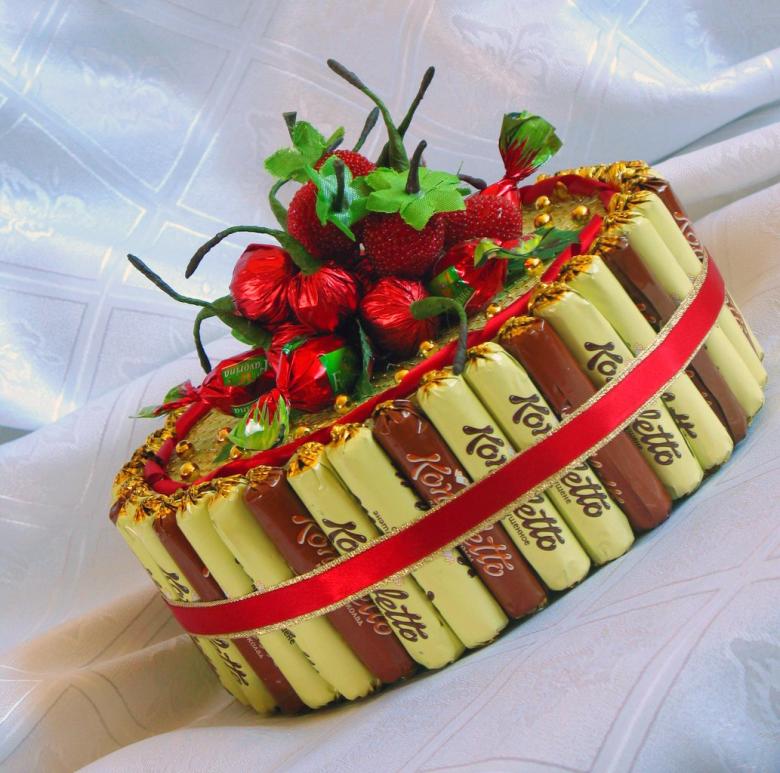 Поделка из конфет